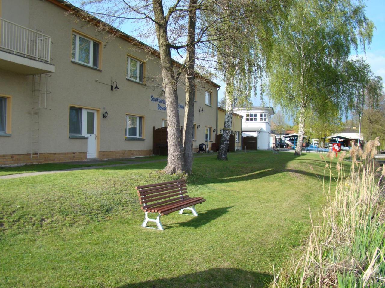 Отель Boootshaus - Am Spreeufer Бесков Экстерьер фото